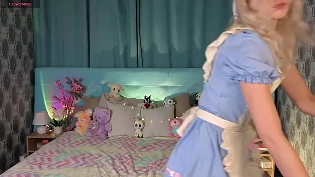 Snapshot of Aurora_Bennet chatting on 11/10/25, 12:37 Aurora Bennet online show from 11/10/25, 12:37