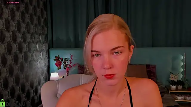 Snapshot of Aurora_Bennet chatting on 09/12/25, 12:33 Aurora Bennet online show from 09/12/25, 12:33