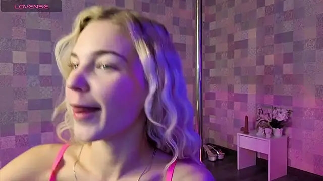 Snapshot of Aurora_Bennet chatting on 11/19/25, 12:54 Aurora Bennet online show from 11/19/25, 12:54