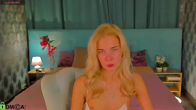 Snapshot of Aurora_Bennet chatting on 09/22/25, 12:05 Aurora Bennet online show from 09/22/25, 12:05