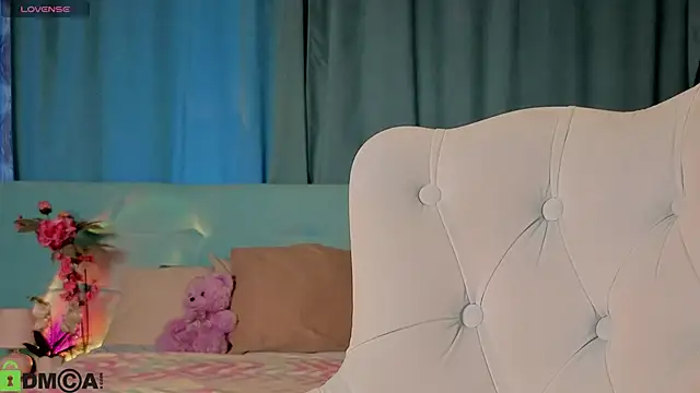 Aurora Bennet online show from 04/13/26, 12:47