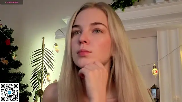 Aurora Bennet online show from 12/22/25, 12:55