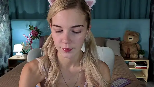 Snapshot of Aurora_Bennet chatting on 12/01/25, 11:05 Aurora Bennet online show from 12/01/25, 11:05