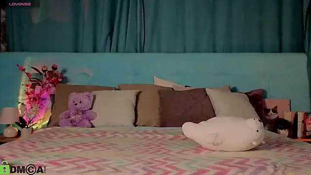 Aurora Bennet online show from 04/07/26, 12:01