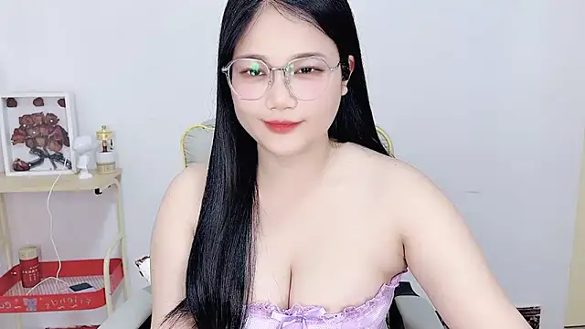 Snapshot of Dec-7758 chatting on 04/29/26, 01:37 Dec-7758 online show from 04/29/26, 01:37