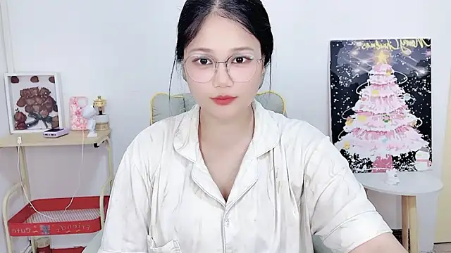 Snapshot of Dec-7758 chatting on 06/20/26, 01:49 Dec-7758 online show from 06/20/26, 01:49
