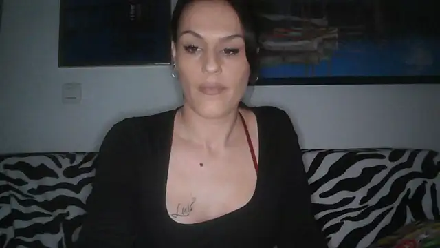 Snapshot of yumara351 chatting on 11/28/25, 11:32 yumara351 online show from 11/28/25, 11:32