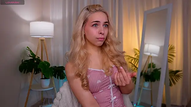 ShinyBarbie online show from 11/17/25, 06:50