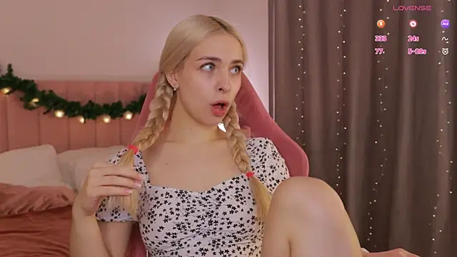 ShinyBarbie online show from 12/19/25, 06:16