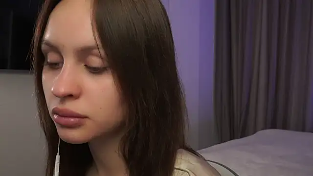 EsterCuute online show from 10/03/25, 10:50