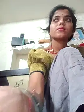 Snapshot of Rachna_Love chatting on 10/13/25, 01:40 Rachna Love online show from 10/13/25, 01:40