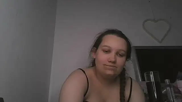 Snapshot of lu_official1 chatting on 11/23/25, 05:23 lu official1 online show from 11/23/25, 05:23