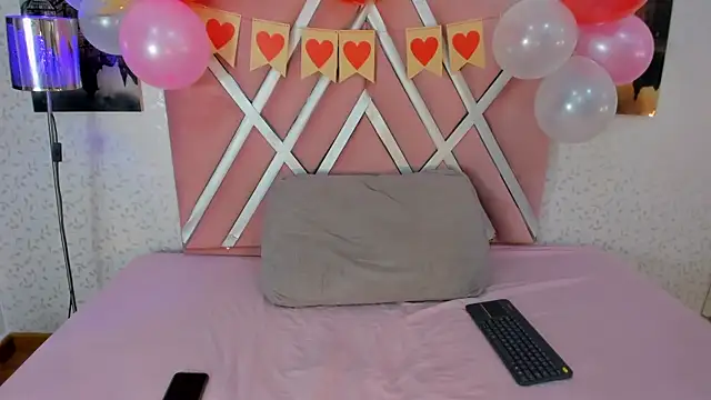 scarletross  online show from 02/15/26, 03:00