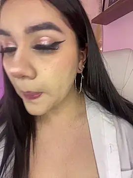 Snapshot of Zoe_Serrat chatting on 10/02/25, 12:19 Zoe Serrat online show from 10/02/25, 12:19