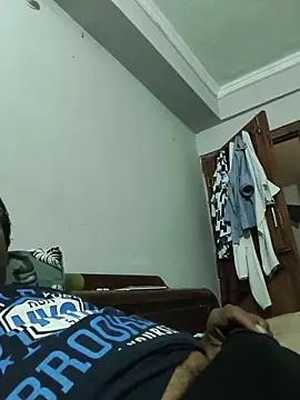 vardh033 online show from 11/13/25, 08:07