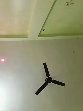 vardh033 online show from 10/31/25, 06:21