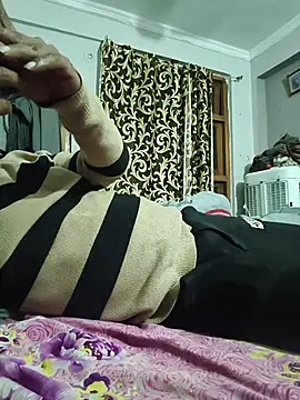 Snapshot of vardh033 chatting on 02/18/26, 05:53 vardh033 online show from 02/18/26, 05:53