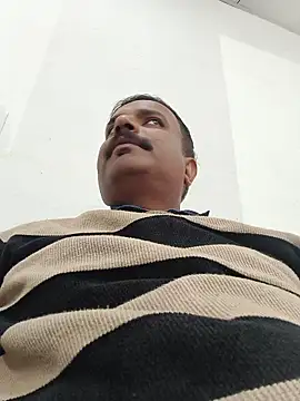 Snapshot of vardh033 chatting on 01/16/26, 07:34 vardh033 online show from 01/16/26, 07:34