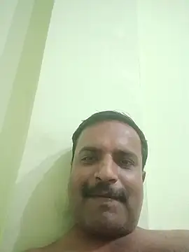 Snapshot of vardh033 chatting on 09/29/25, 12:44 vardh033 online show from 09/29/25, 12:44