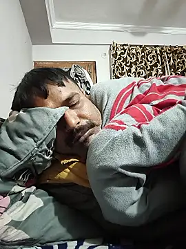 Snapshot of vardh033 chatting on 01/09/26, 01:12 vardh033 online show from 01/09/26, 01:12