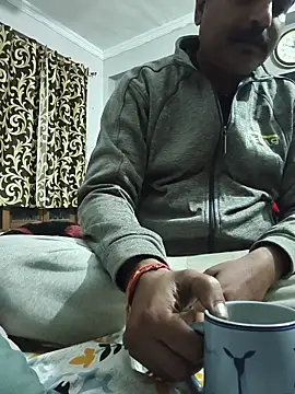 vardh033 online show from 11/17/25, 04:33