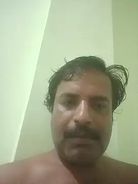 Snapshot of vardh033 chatting on 09/28/25, 02:29 vardh033 online show from 09/28/25, 02:29