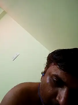 Snapshot of vardh033 chatting on 09/10/25, 07:57 vardh033 online show from 09/10/25, 07:57