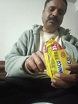 vardh033 online show from 12/17/25, 05:40