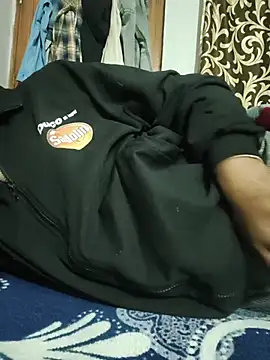 Snapshot of vardh033 chatting on 12/22/25, 01:39 vardh033 online show from 12/22/25, 01:39