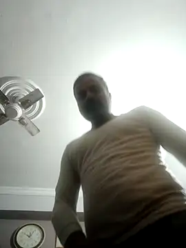 Snapshot of vardh033 chatting on 01/15/26, 04:38 vardh033 online show from 01/15/26, 04:38