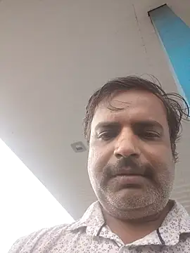 Snapshot of vardh033 chatting on 09/18/25, 10:51 vardh033 online show from 09/18/25, 10:51