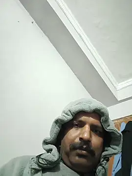 Snapshot of vardh033 chatting on 12/23/25, 02:00 vardh033 online show from 12/23/25, 02:00