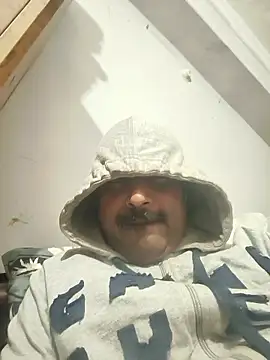 Snapshot of vardh033 chatting on 01/09/26, 02:57 vardh033 online show from 01/09/26, 02:57