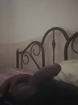 vardh033 online show from 10/23/25, 05:55