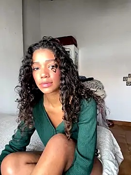 Snapshot of LibertyLust chatting on 12/17/25, 12:21 LibertyLust online show from 12/17/25, 12:21