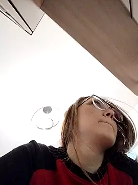 Snapshot of AlisaWyn chatting on 01/12/26, 03:35 AlisaWyn online show from 01/12/26, 03:35