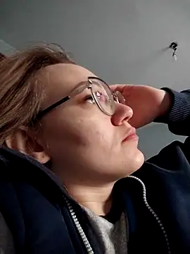 Snapshot of AlisaWyn chatting on 01/18/26, 04:05 AlisaWyn online show from 01/18/26, 04:05