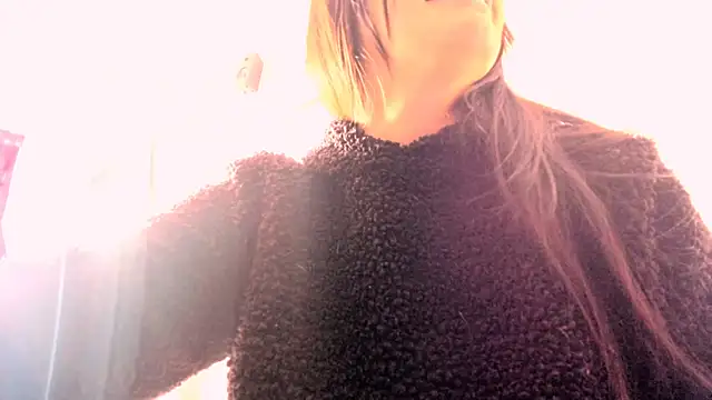 scarletr red online show from 09/28/25, 05:20