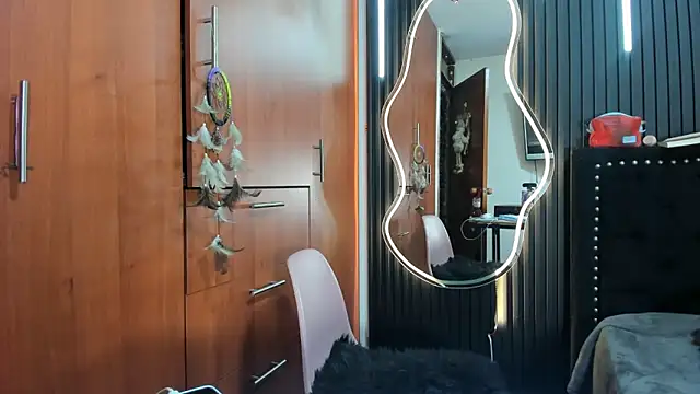 scarletr red online show from 12/15/25, 11:10