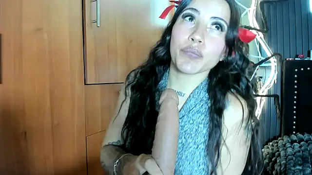 scarletr red online show from 11/01/25, 11:20