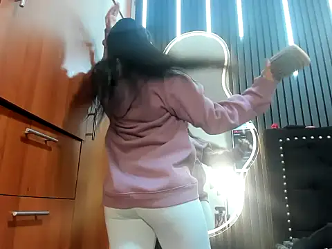 scarletr red online show from 10/16/25, 10:51