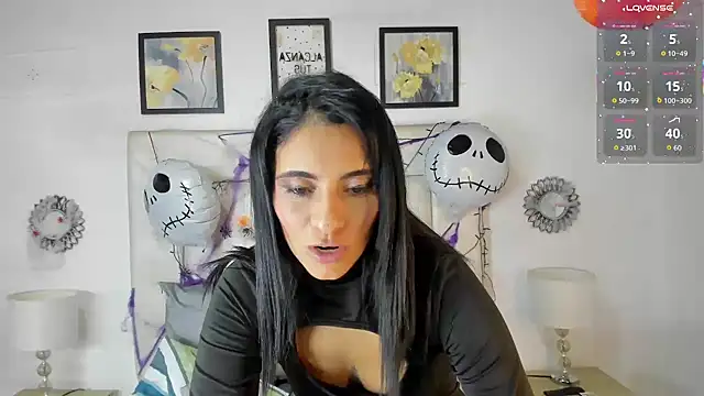 Snapshot of sara_coor chatting on 10/29/25, 02:32 sara coor online show from 10/29/25, 02:32