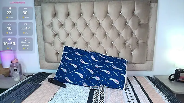 Snapshot of sara_coor chatting on 09/17/25, 12:29 sara coor online show from 09/17/25, 12:29