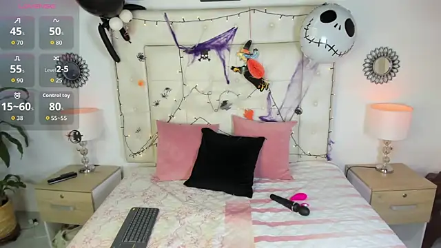 Snapshot of sara_coor chatting on 10/14/25, 08:42 sara coor online show from 10/14/25, 08:42