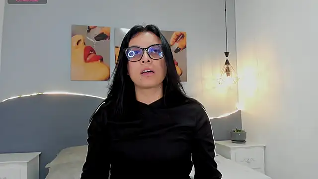 Sara mora  online show from 06/12/26, 01:09