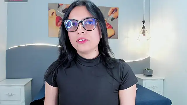 Sara mora  online show from 06/11/26, 07:11