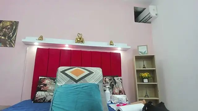 monalind220 online show from 10/12/25, 02:18