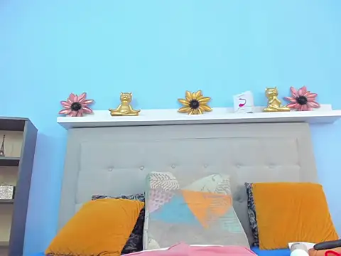 monalind220 online show from 02/03/26, 02:55