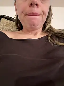 Snapshot of ladywithbigass chatting on 03/10/25, 12:06 ladywithbigass online show from 03/10/25, 12:06