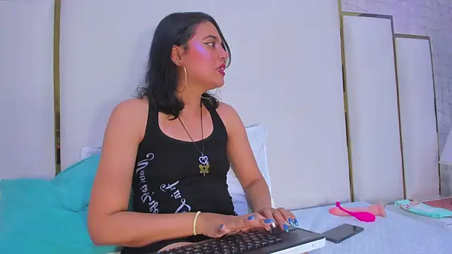 Snapshot of thalia888_ chatting on 10/13/25, 07:15 thalia888 online show from 10/13/25, 07:15